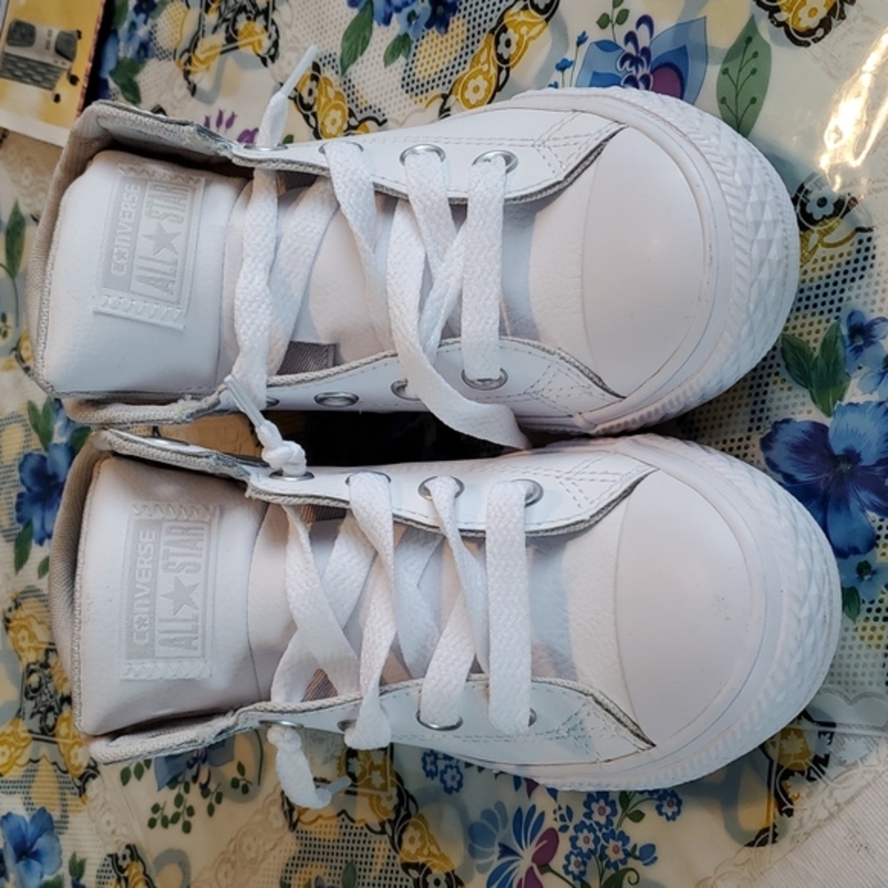 BRAND NEW CONVERSE CHUCK TAYLOR ALL STAR SNEAKER size 1.5US